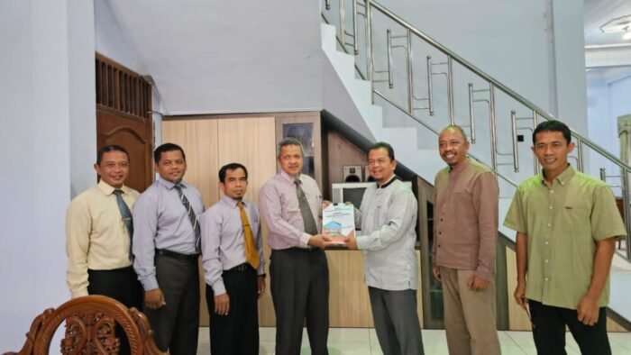 Serah Terima dan Laporan Pendirian gontor Auto Service dari team Support Kepada YPPWPM Gontor